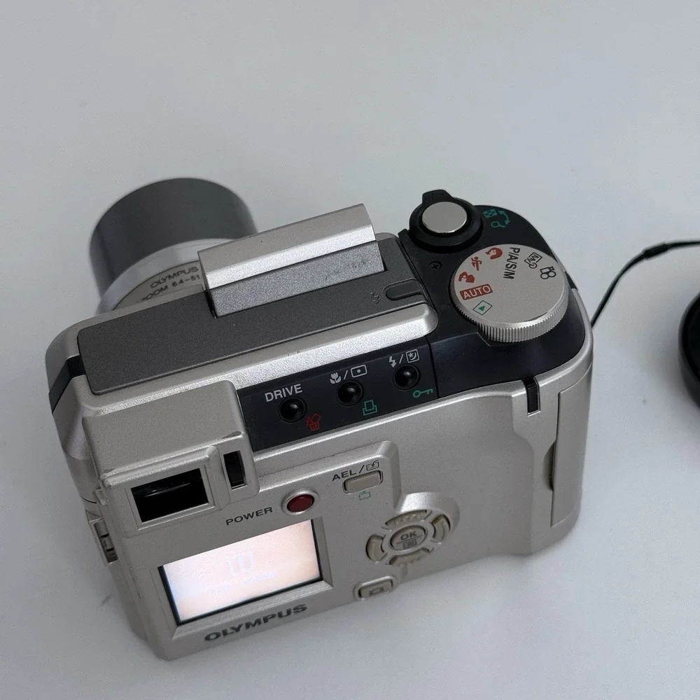 Olympus Camedia C-720 Ultra Zoom 3.0MP Digital CAMERA ONLY Silver POWERS ON